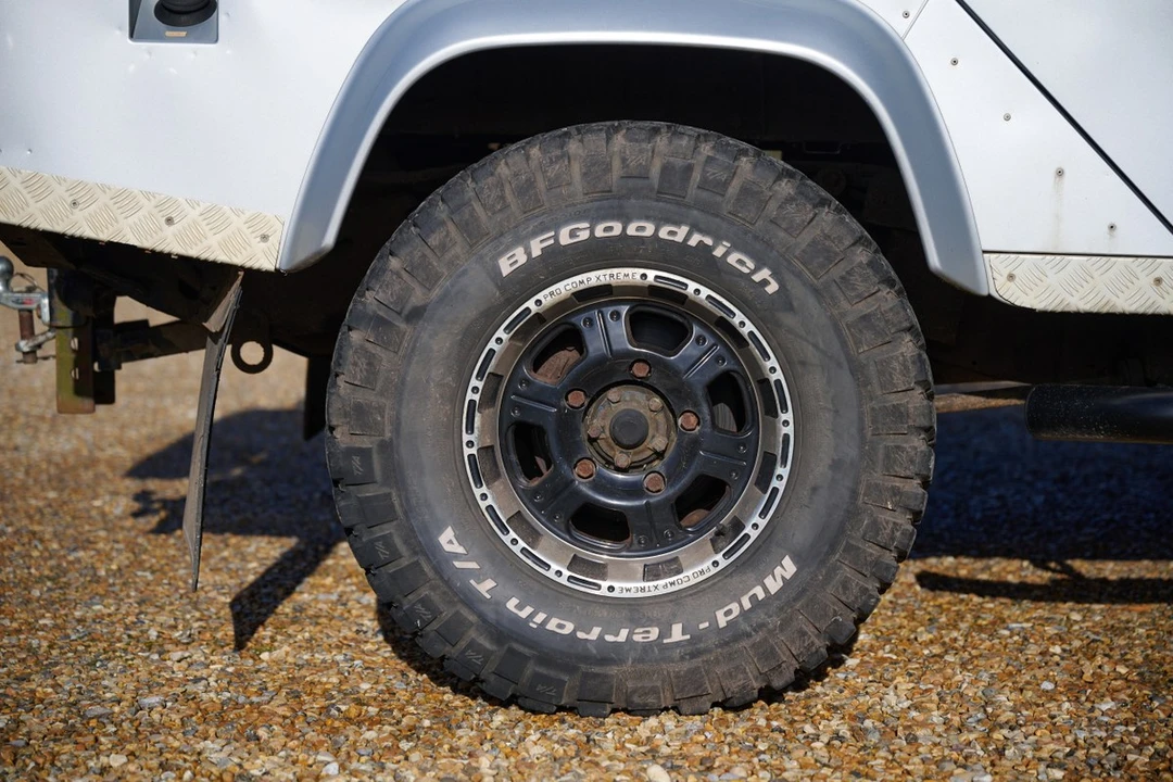 2009 Land Rover Defender 110 - Image 25 of 30