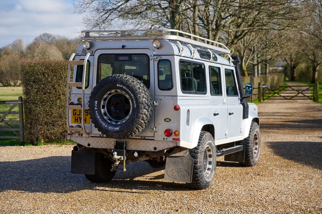 2009 Land Rover Defender 110 - Image 14 of 30