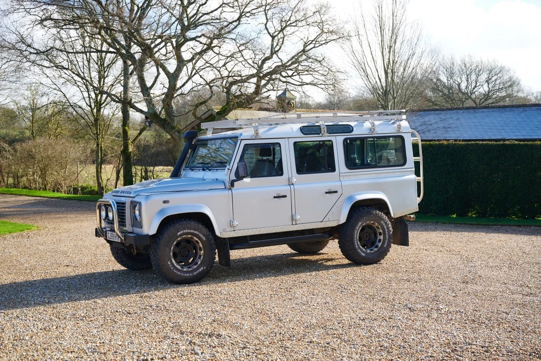 2009 Land Rover Defender 110 - Image 9 of 30