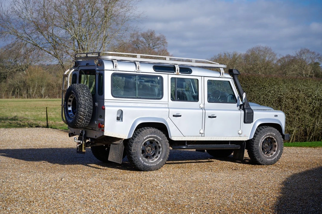 2009 Land Rover Defender 110 - Image 16 of 30