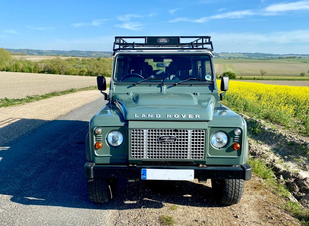 2009 Land Rover Defender 110 - Image 9 of 13