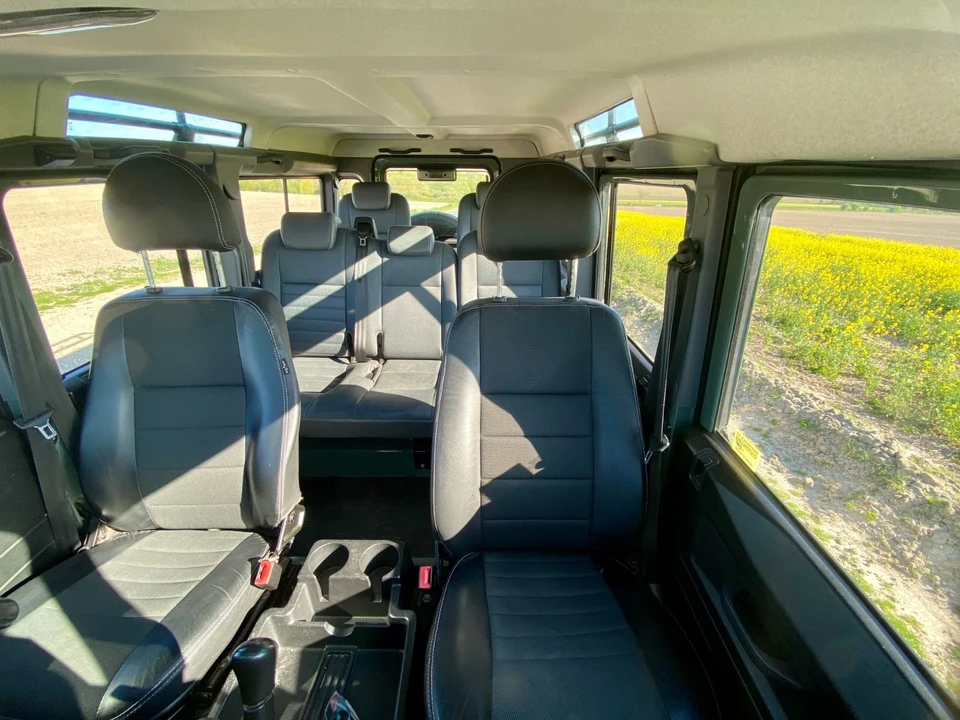 2009 Land Rover Defender 110 - Image 5 of 13