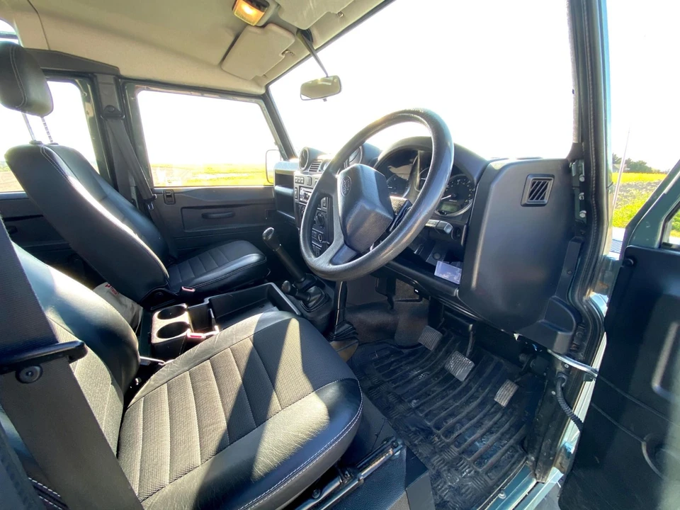 2009 Land Rover Defender 110 - Image 4 of 13