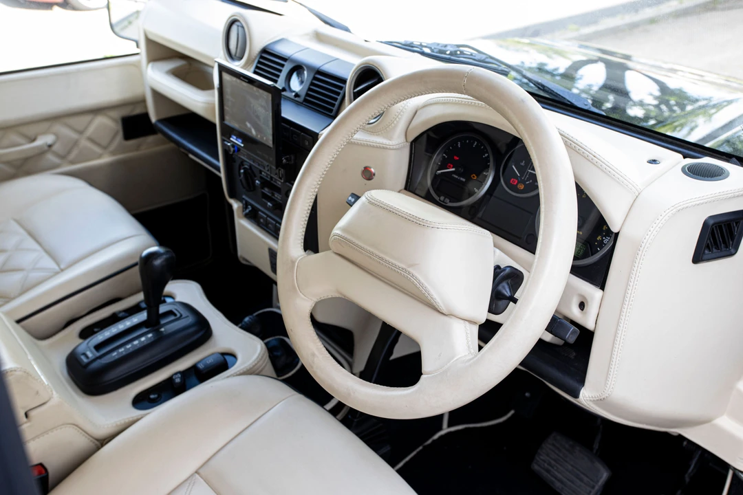 2009 Land Rover Defender 110 - Image 29 of 31