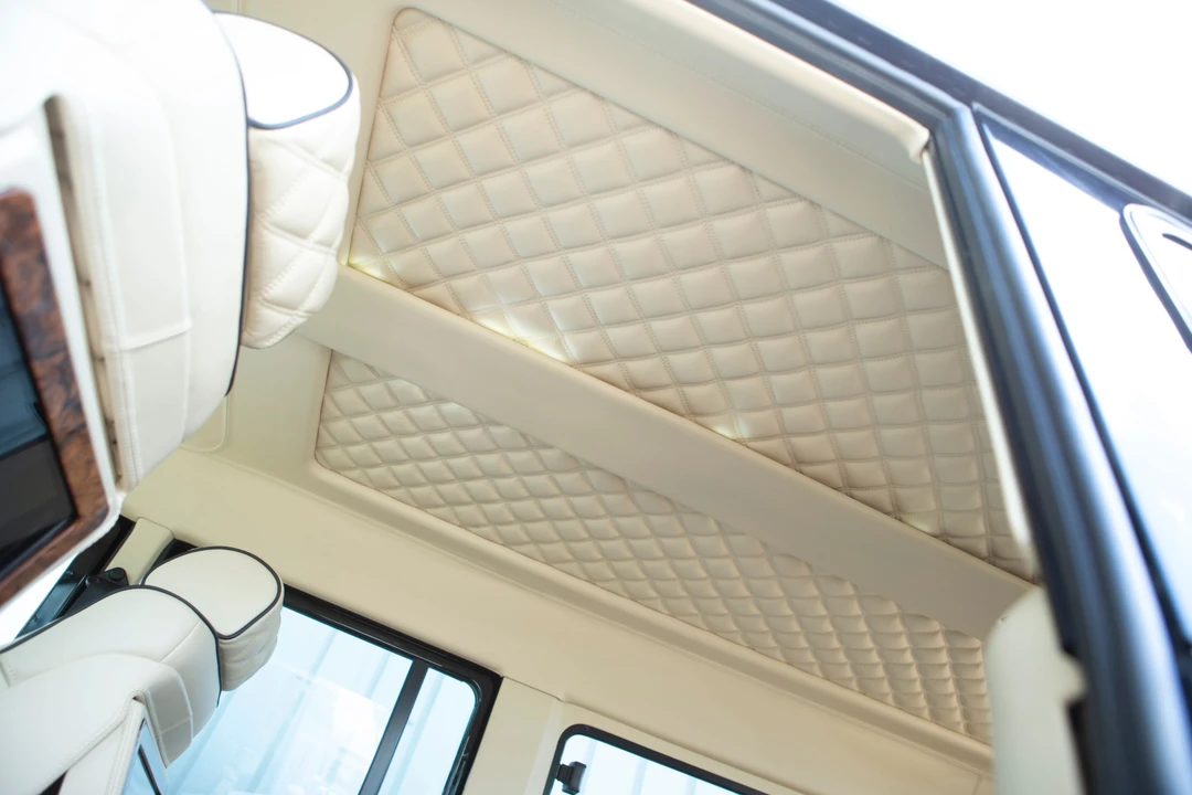 2009 Land Rover Defender 110 - Image 11 of 31