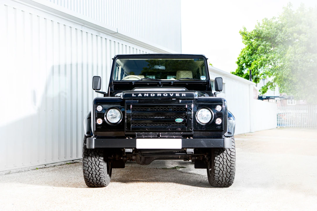 2009 Land Rover Defender 110 - Image 7 of 31