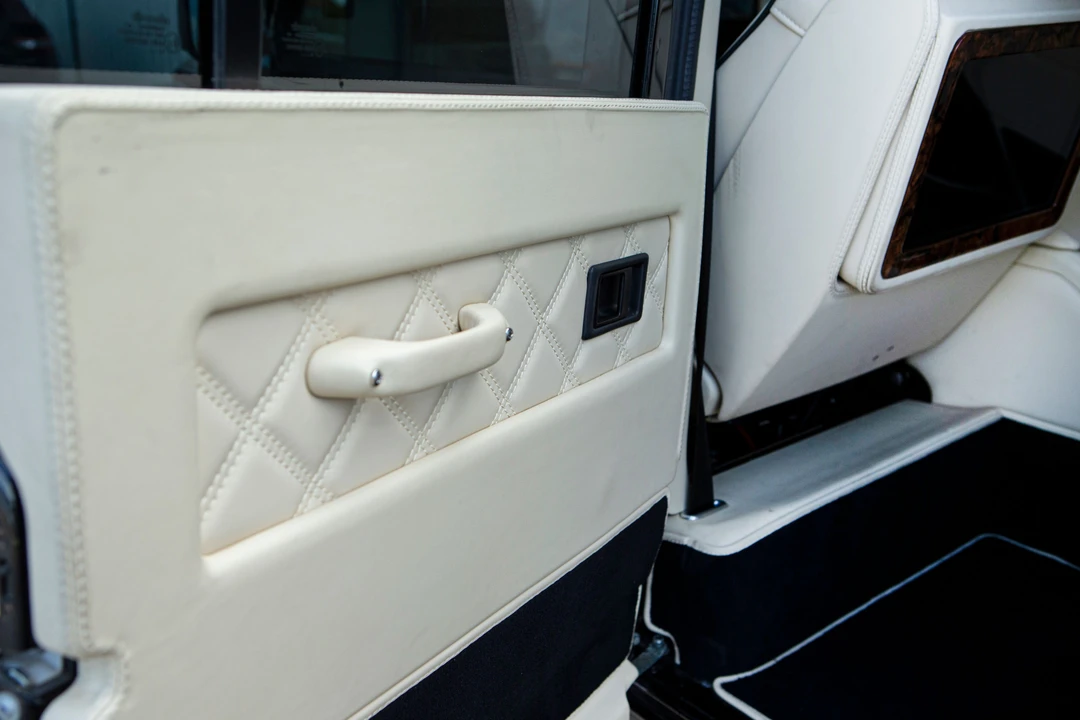 2009 Land Rover Defender 110 - Image 9 of 31