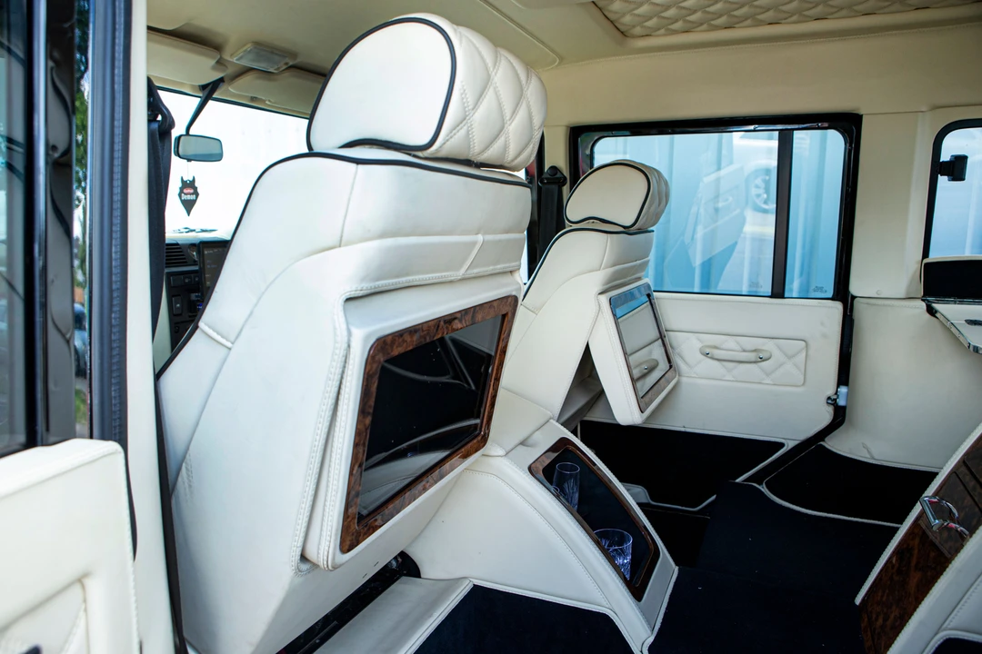 2009 Land Rover Defender 110 - Image 10 of 31