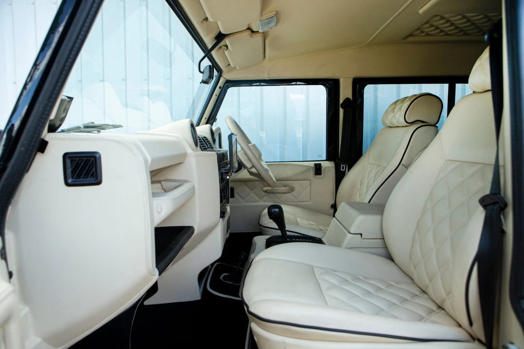 2009 Land Rover Defender 110 - Image 8 of 31