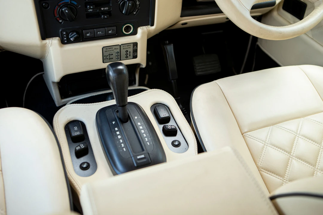 2009 Land Rover Defender 110 - Image 12 of 31
