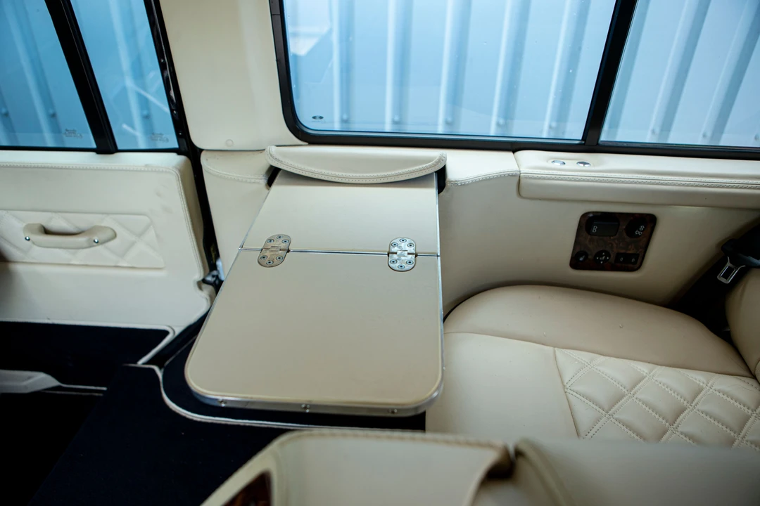 2009 Land Rover Defender 110 - Image 14 of 31