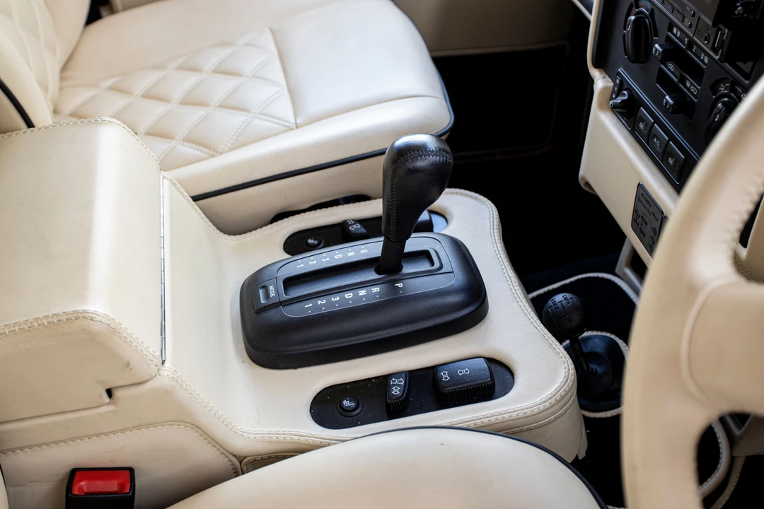 2009 Land Rover Defender 110 - Image 28 of 31