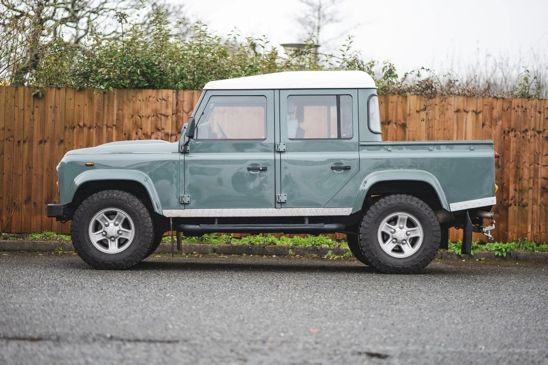 2009 Land Rover Defender 110 - Image 3 of 30