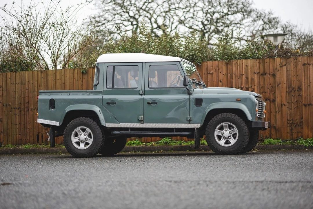 2009 Land Rover Defender 110 - Image 9 of 30