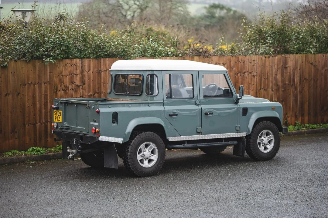 2009 Land Rover Defender 110 - Image 8 of 30