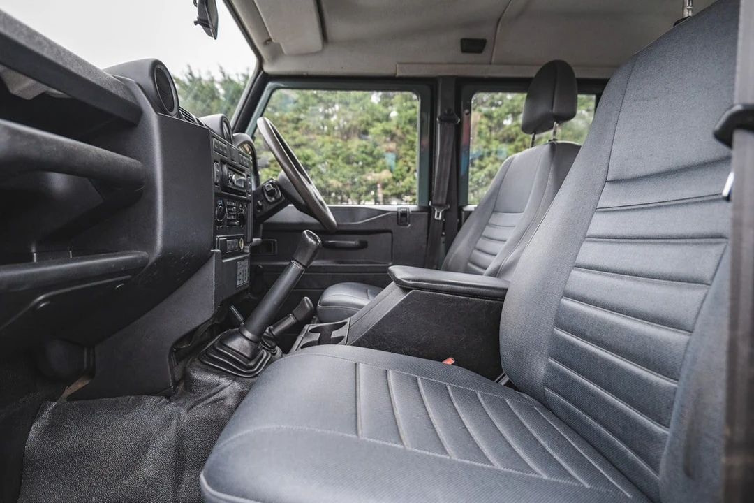 2009 Land Rover Defender 110 - Image 23 of 30