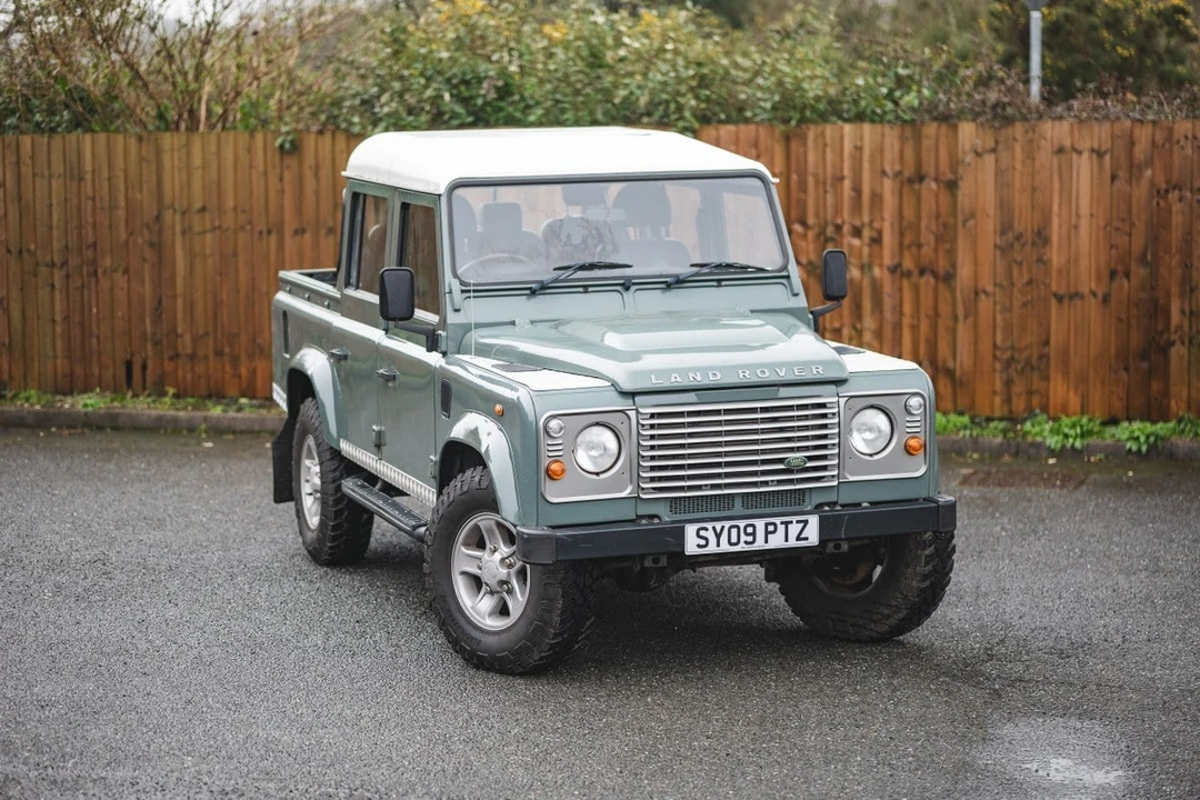 2009 Land Rover Defender 110 - Image 11 of 30