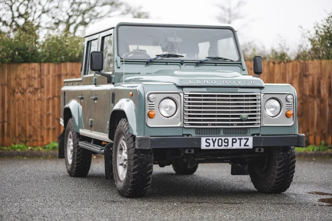 2009 Land Rover Defender 110 - Image 7 of 30