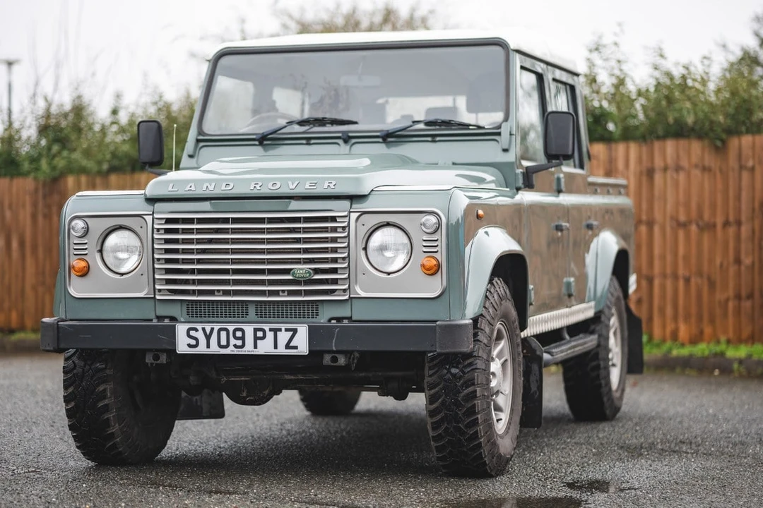 2009 Land Rover Defender 110 - Image 10 of 30