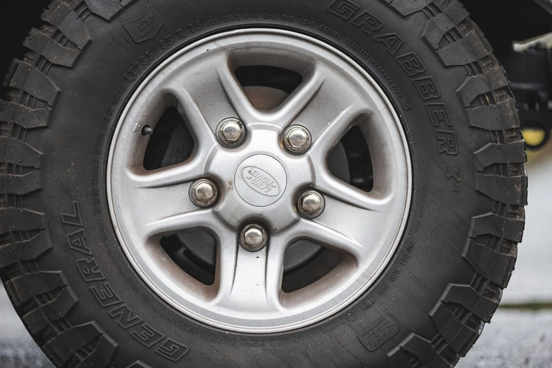 2009 Land Rover Defender 110 - Image 20 of 30