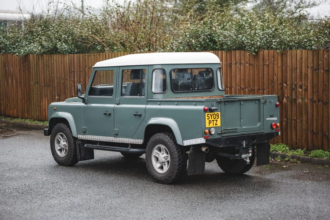 2009 Land Rover Defender 110 - Image 5 of 30