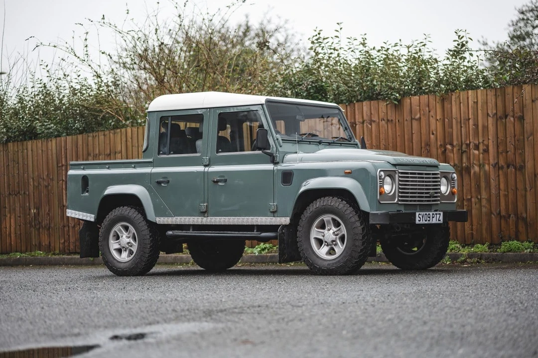 2009 Land Rover Defender 110 - Image 12 of 30