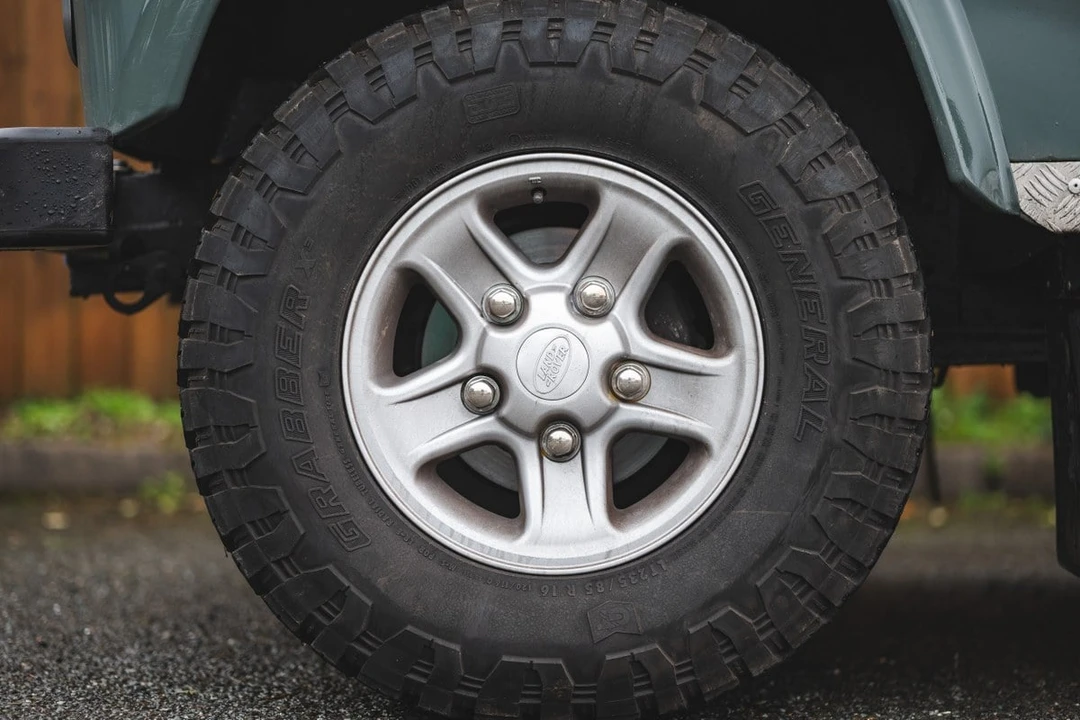 2009 Land Rover Defender 110 - Image 19 of 30
