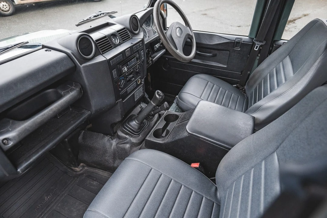 2009 Land Rover Defender 110 - Image 26 of 30