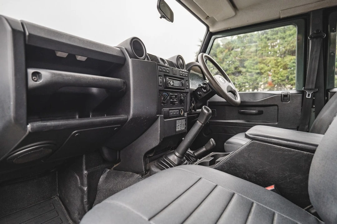 2009 Land Rover Defender 110 - Image 22 of 30