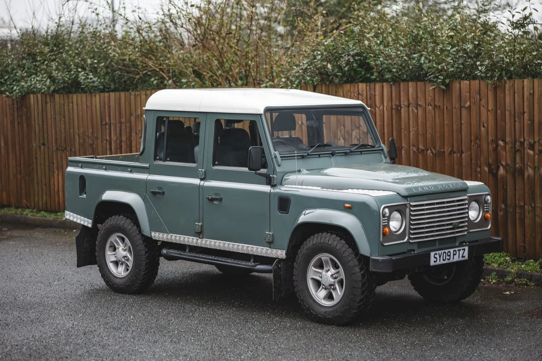 2009 Land Rover Defender 110 - Image 15 of 30