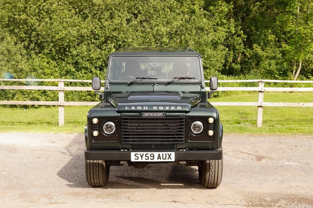 2009 Land Rover Defender 110 - Image 15 of 30