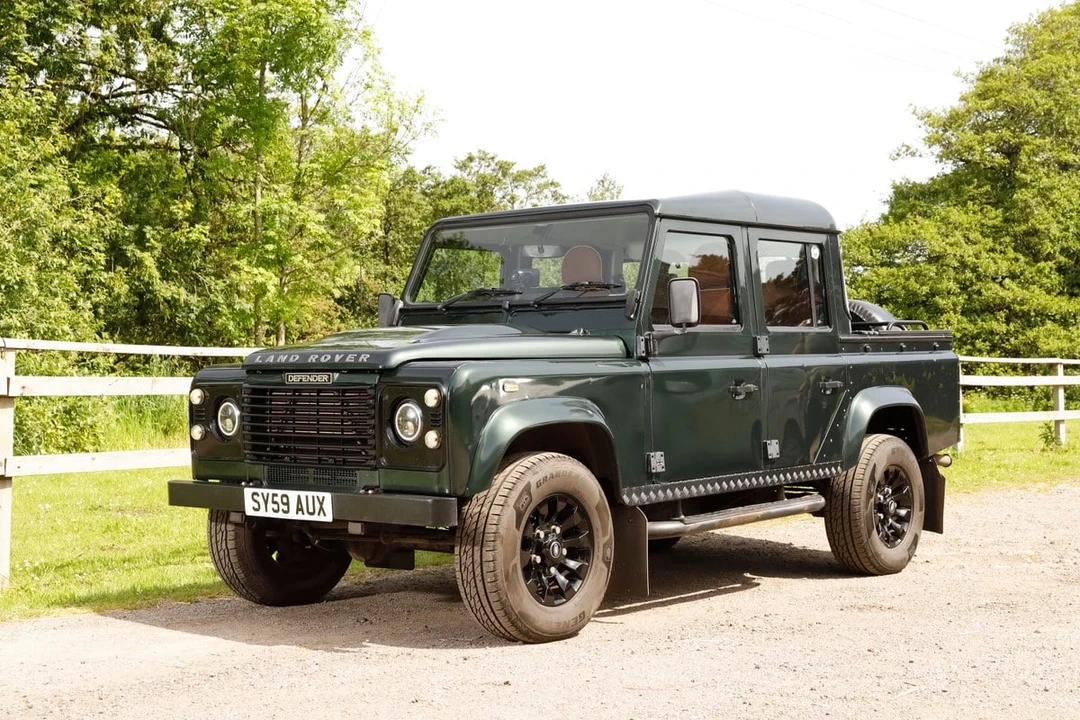 2009 Land Rover Defender 110 - Image 13 of 30