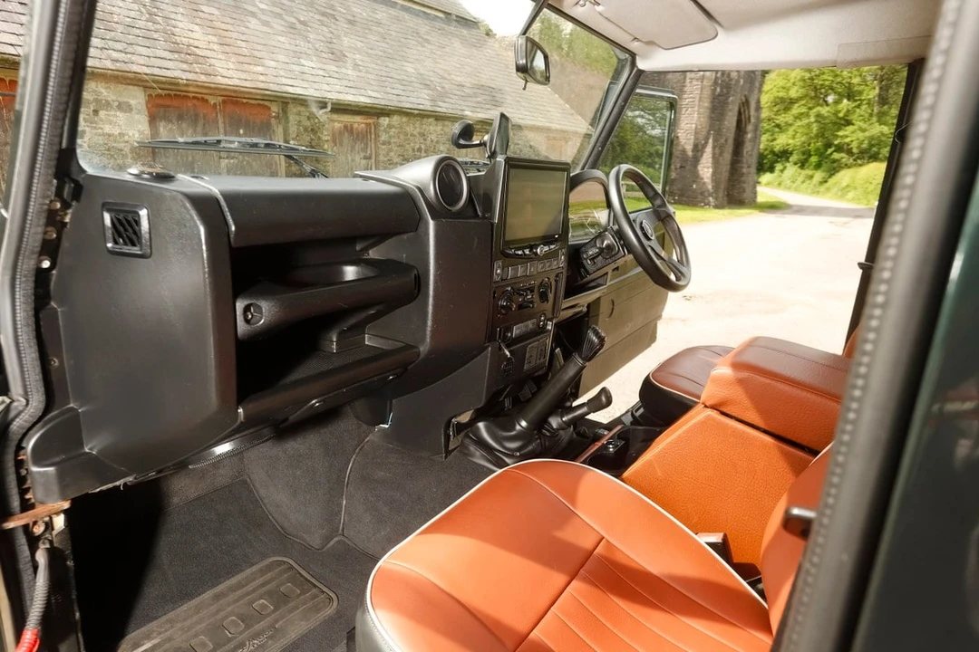 2009 Land Rover Defender 110 - Image 9 of 30