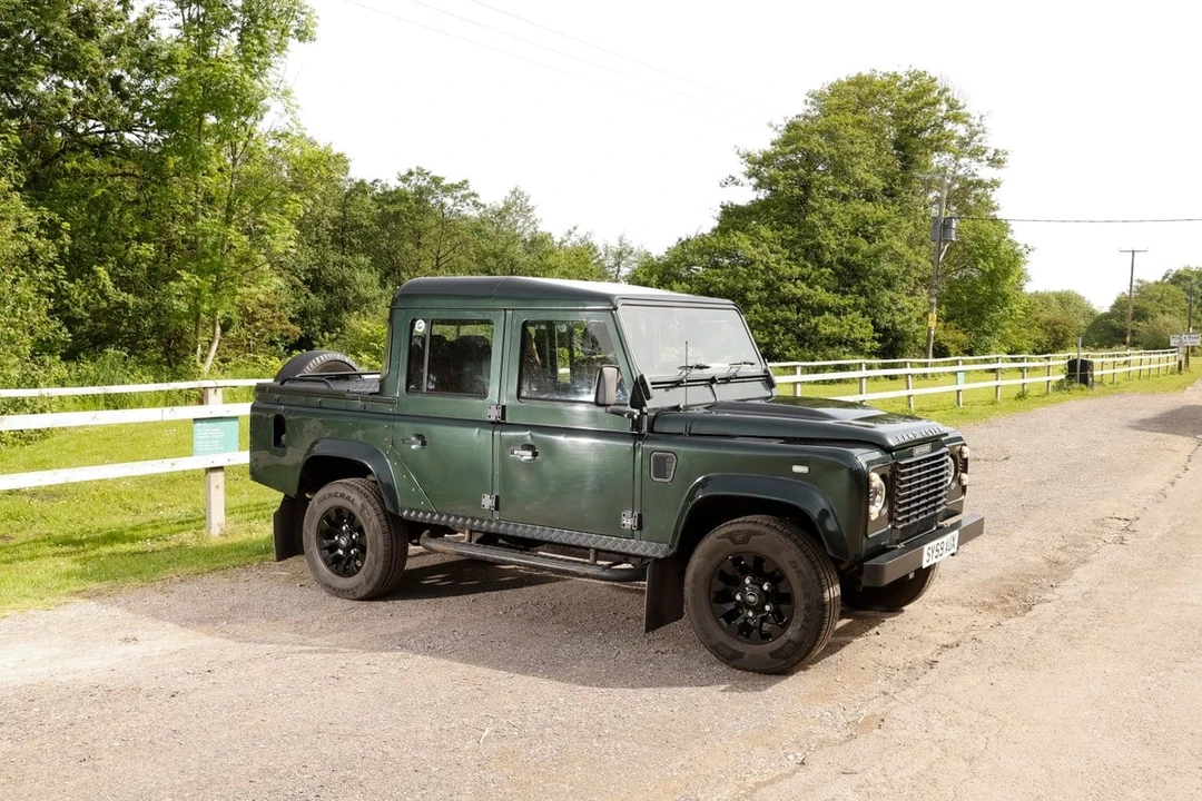 2009 Land Rover Defender 110 - Image 25 of 30