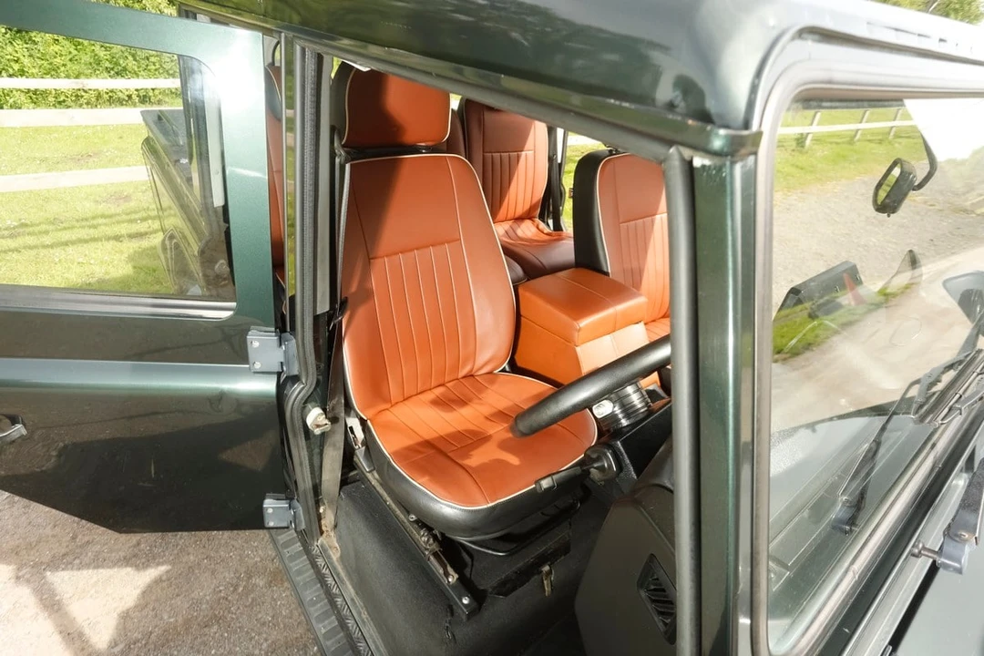 2009 Land Rover Defender 110 - Image 10 of 30