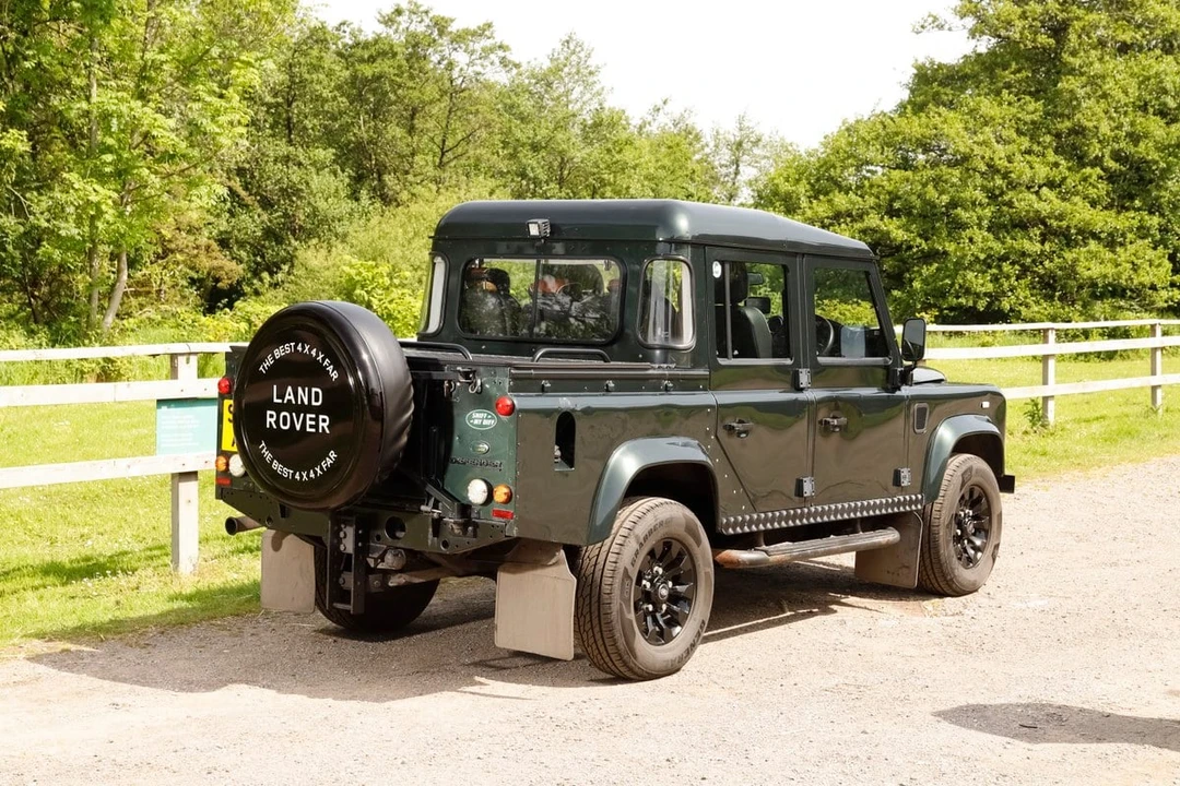 2009 Land Rover Defender 110 - Image 24 of 30