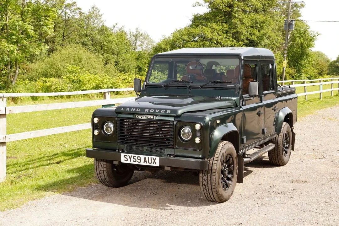 2009 Land Rover Defender 110 - Image 12 of 30