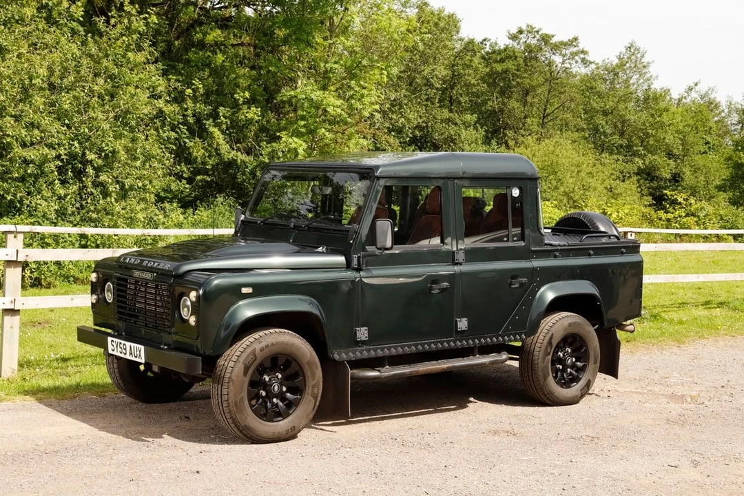 2009 Land Rover Defender 110 - Image 16 of 31