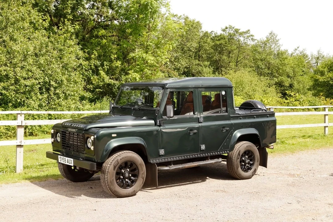 2009 Land Rover Defender 110 - Image 14 of 31