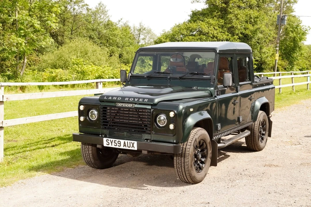 2009 Land Rover Defender 110 - Image 11 of 31