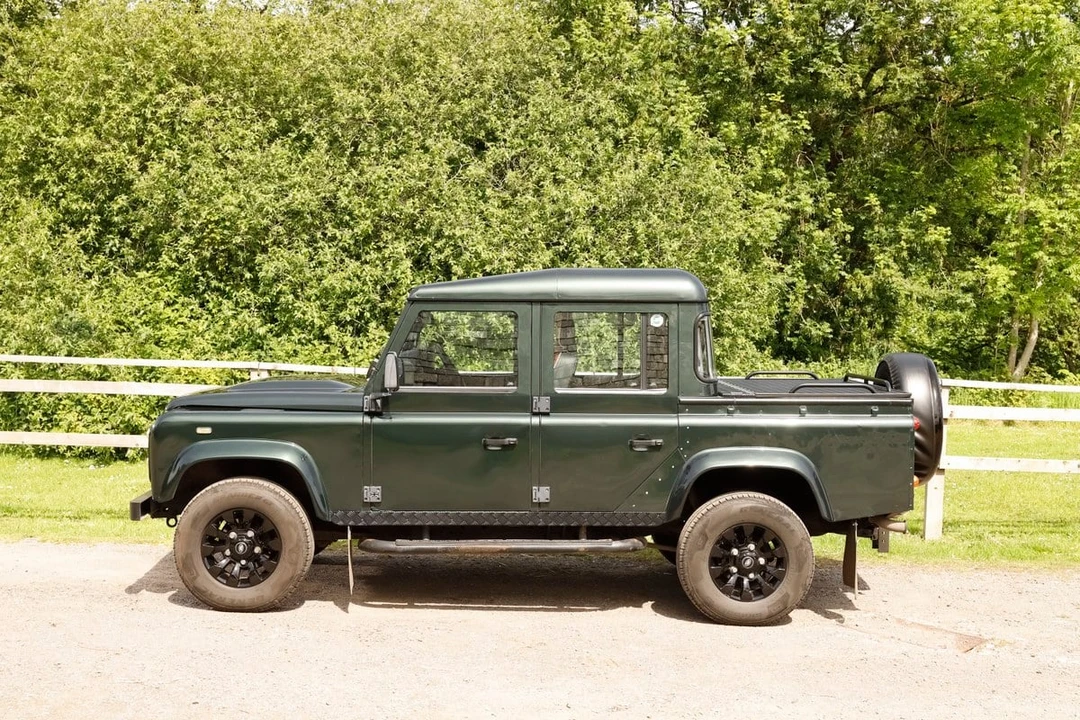 2009 Land Rover Defender 110 - Image 3 of 31