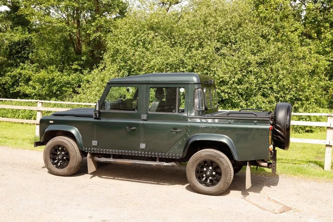 2009 Land Rover Defender 110 - Image 15 of 31