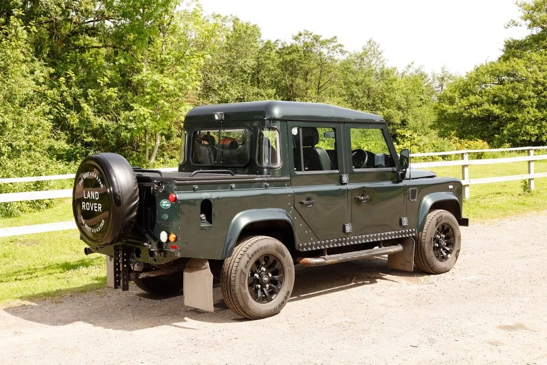2009 Land Rover Defender 110 - Image 23 of 31