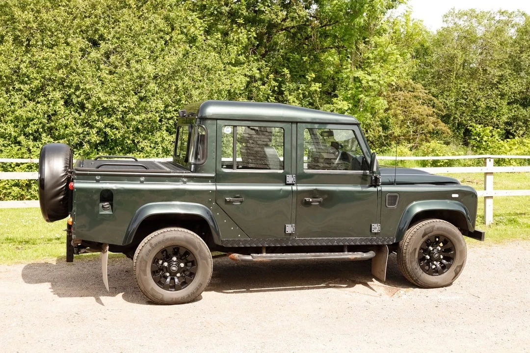 2009 Land Rover Defender 110 - Image 12 of 31