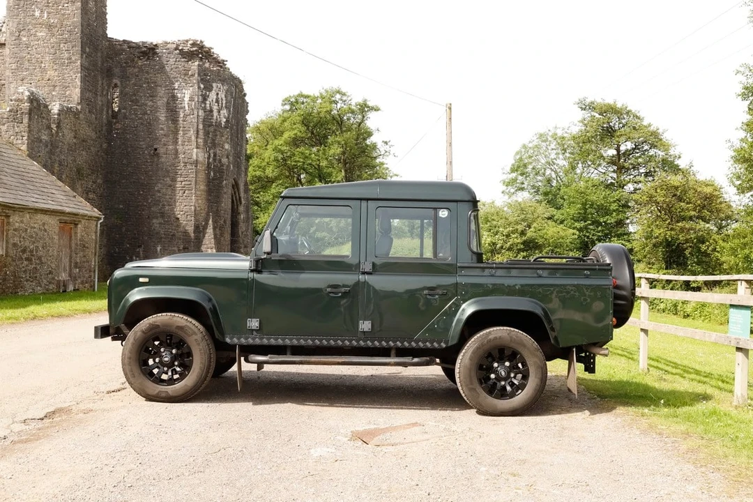 2009 Land Rover Defender 110 - Image 21 of 31