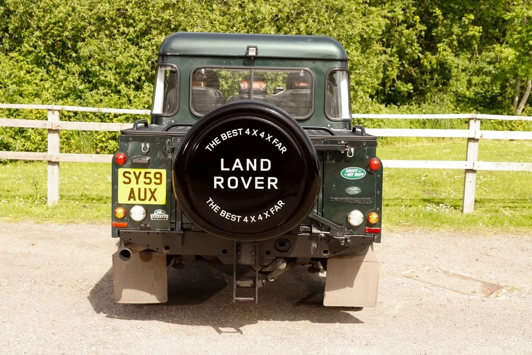 2009 Land Rover Defender 110 - Image 5 of 31