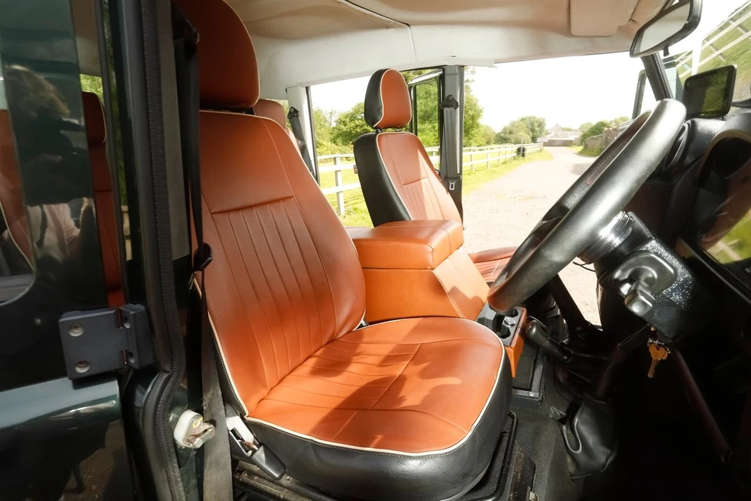 2009 Land Rover Defender 110 - Image 8 of 31