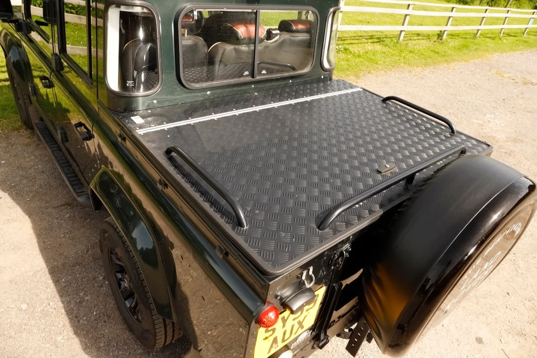 2009 Land Rover Defender 110 - Image 6 of 31