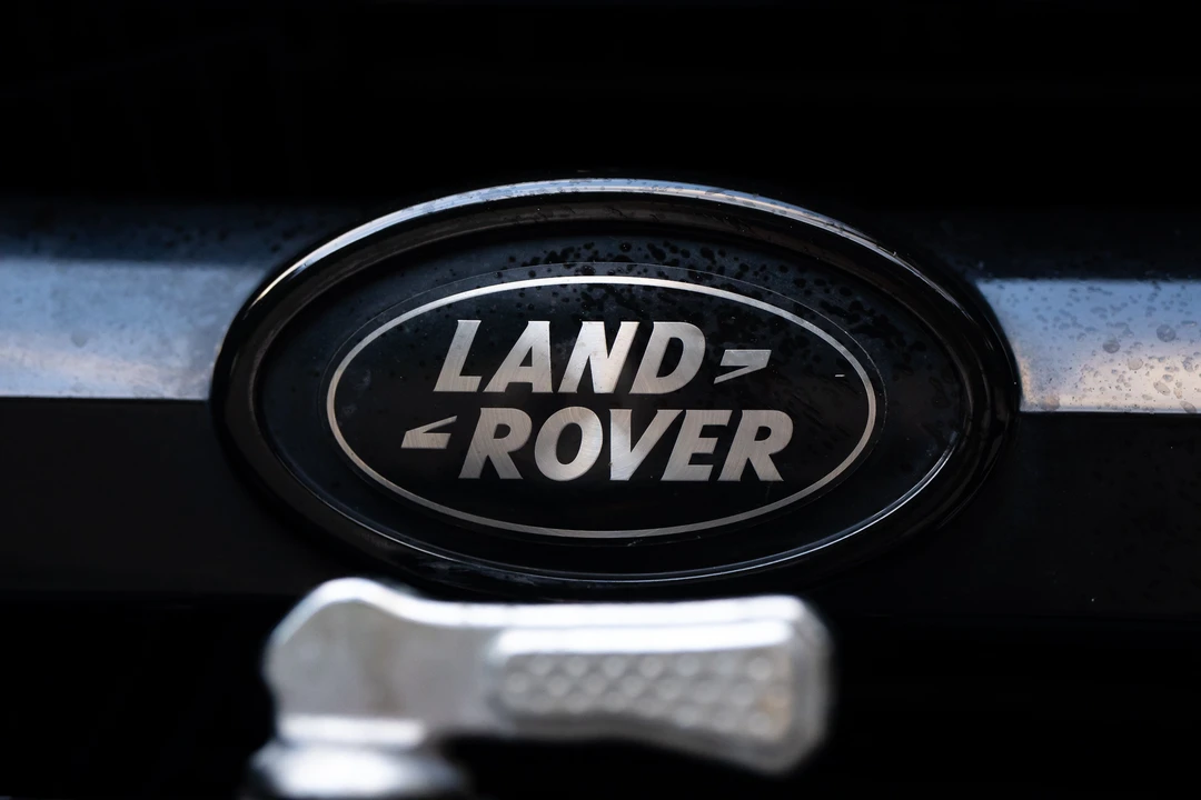 2009 Land Rover Defender 110 - Image 11 of 31