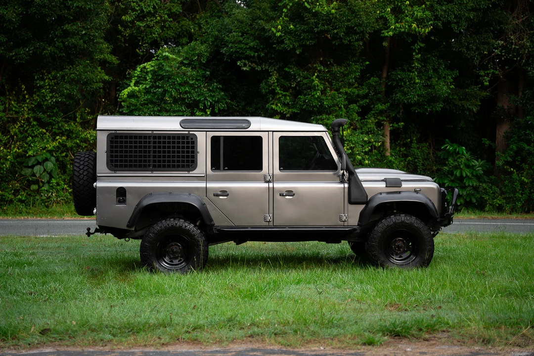 2009 Land Rover Defender 110 - Image 4 of 31